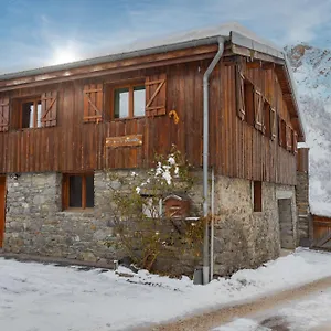 Le Petit Paradis, Chalet Au Coeur Des 3 Vallées Chalet